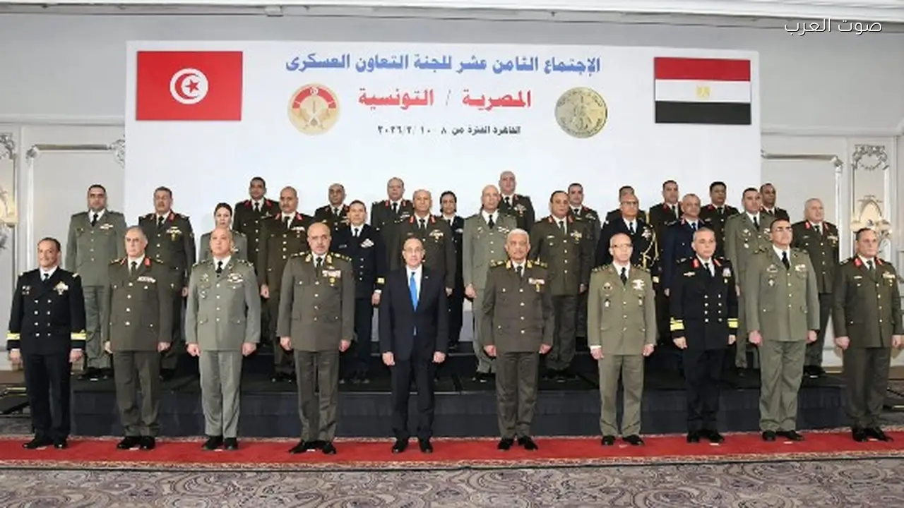 وزير الدفاع يبحث التطورات الإقليمية والدولية مع نظيره التونسي