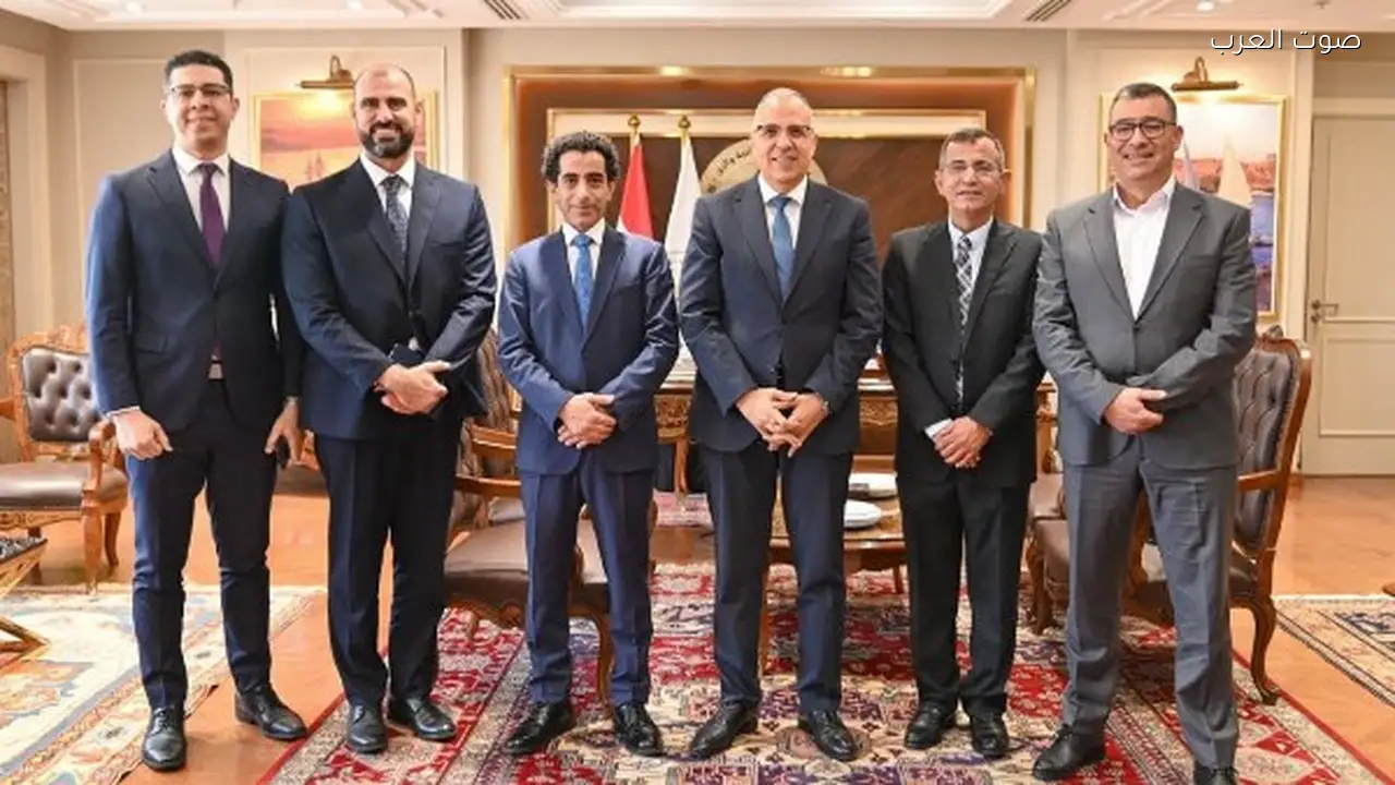 وزير الري يناقش إدارة المياه مع المدير التنفيذي للشبكة الإسلامية