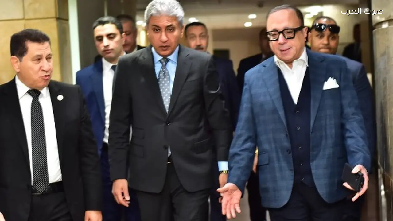 وزير السياحة والآثار يتفقد متحف الفن المعاصر بجامعة العاصمة