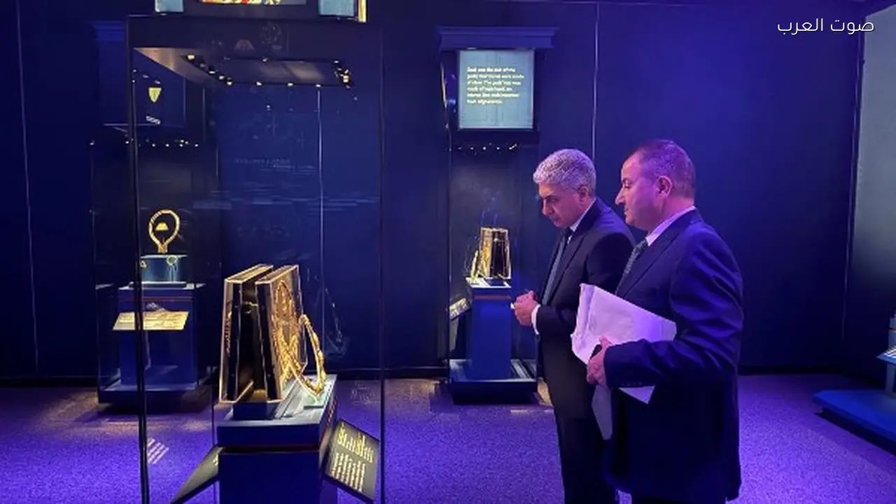 وزير السياحة يزور معرض «رمسيس وذهب الفراعنة» في لندن