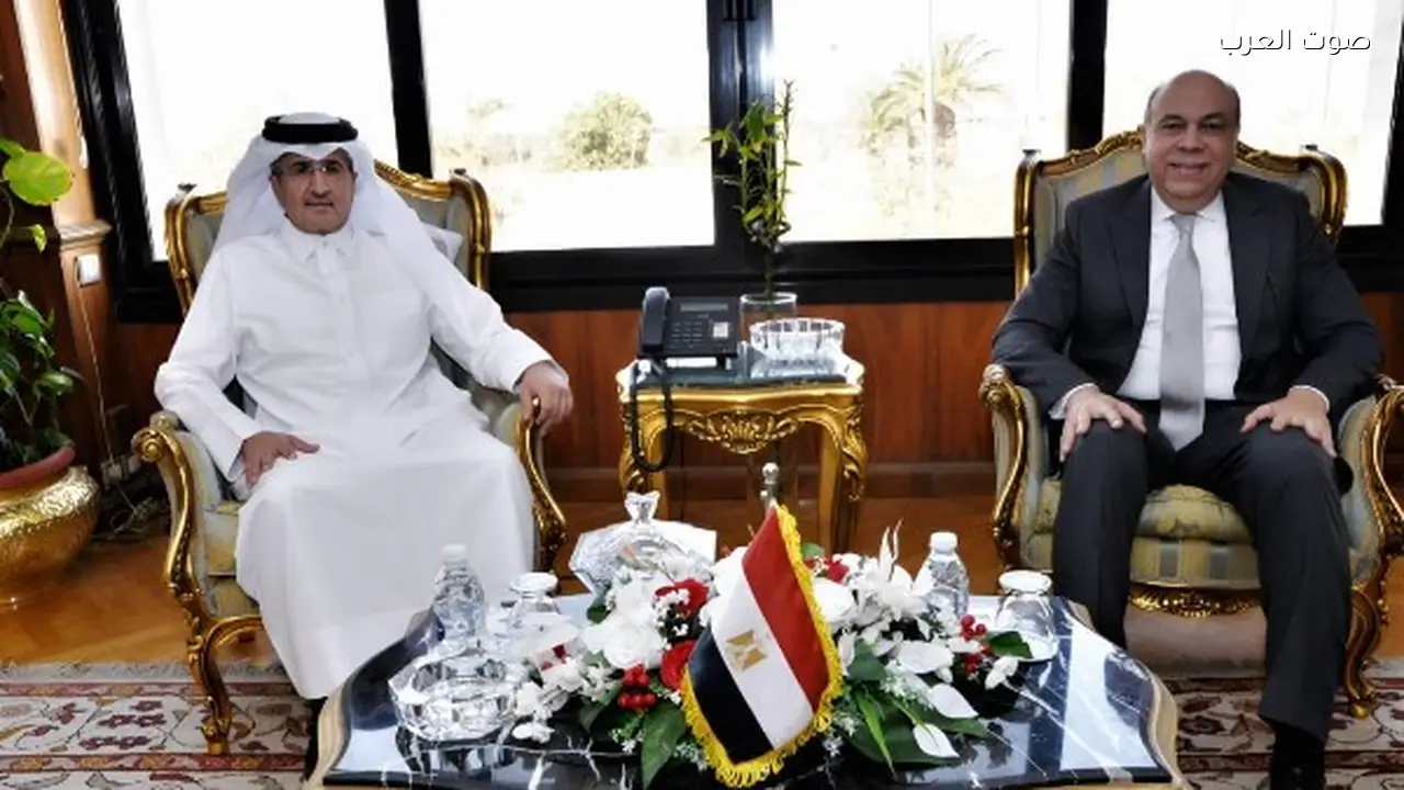 وزير الطيران يبحث مع قطر تعزيز التعاون المشترك