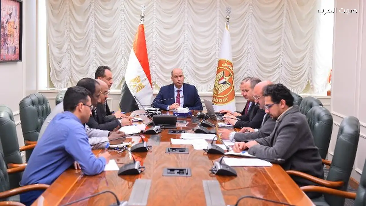 وزير العمل يؤكد على أهمية توفير بيئة لانتخابات عمالية نزيهة