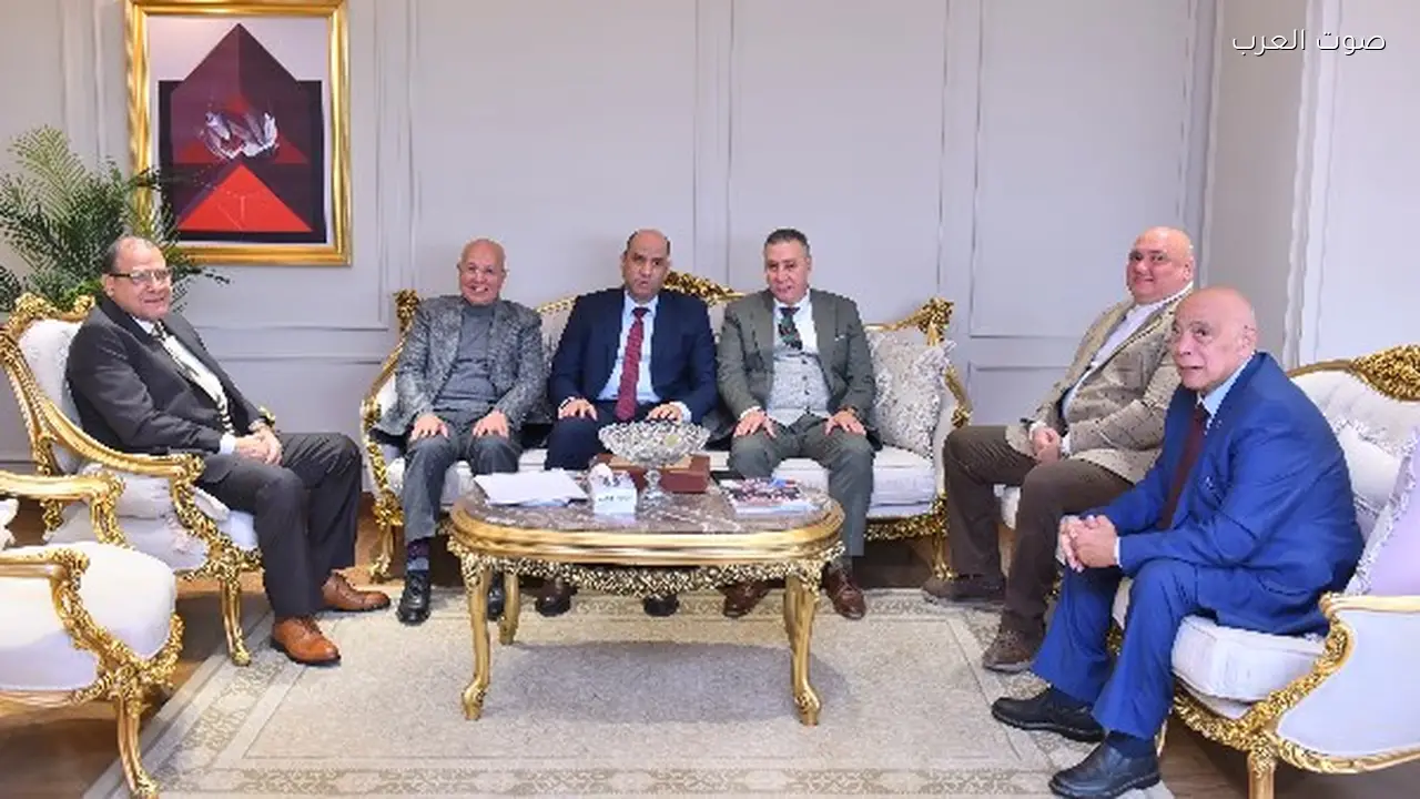 وزير العمل يبرز أهمية الحوار الاجتماعي مع ممثلي العمال