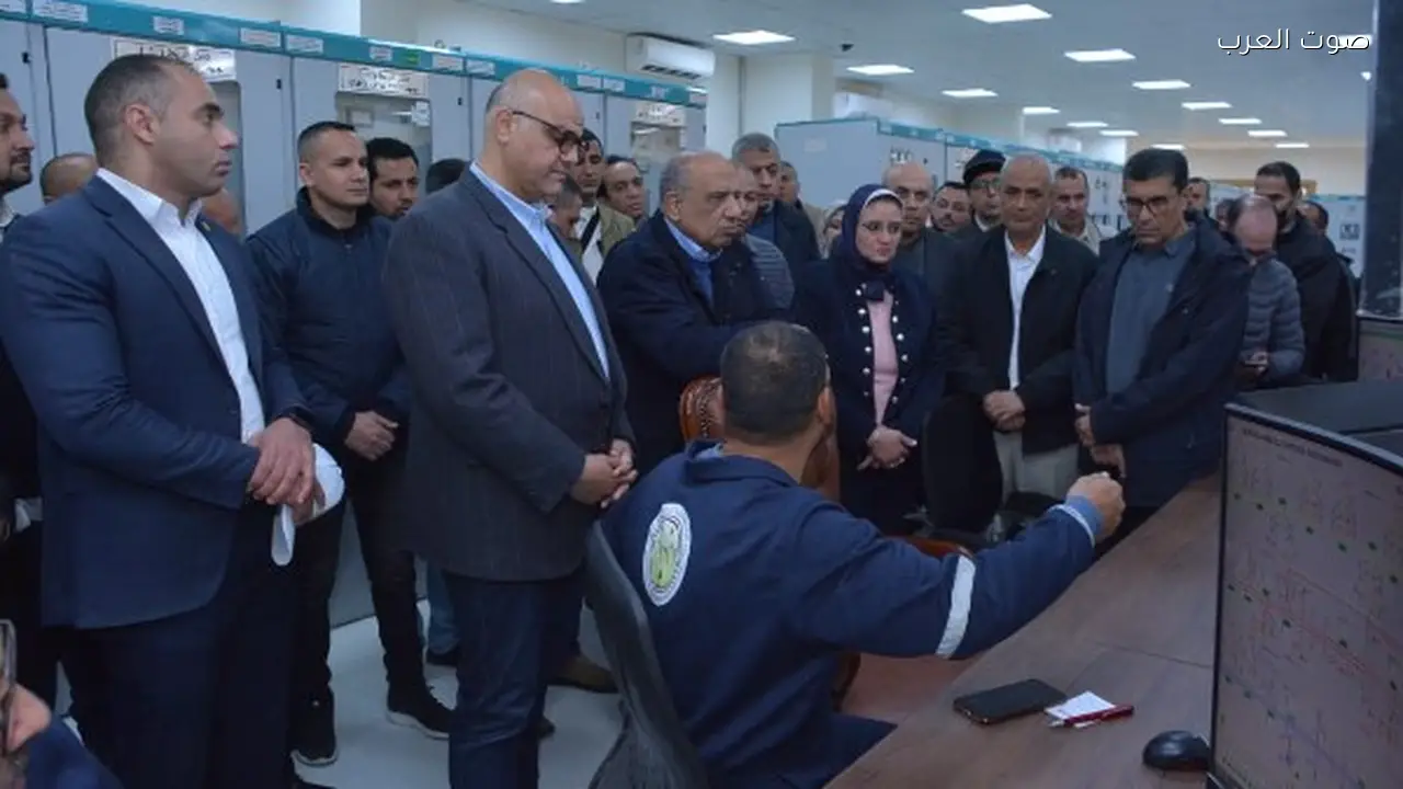 وزير الكهرباء يطلق التيار في محطة محولات برج العرب