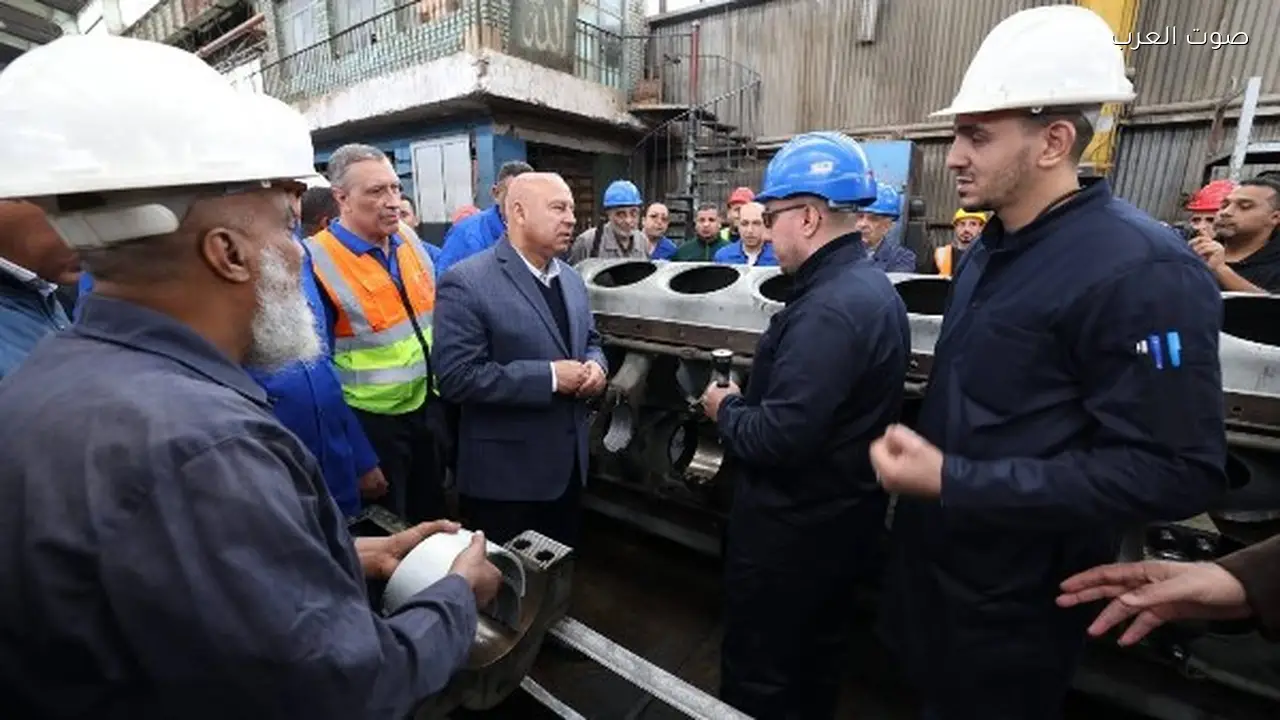وزير النقل يزور ورش إيرماس لصيانة جرارات السكك الحديدية