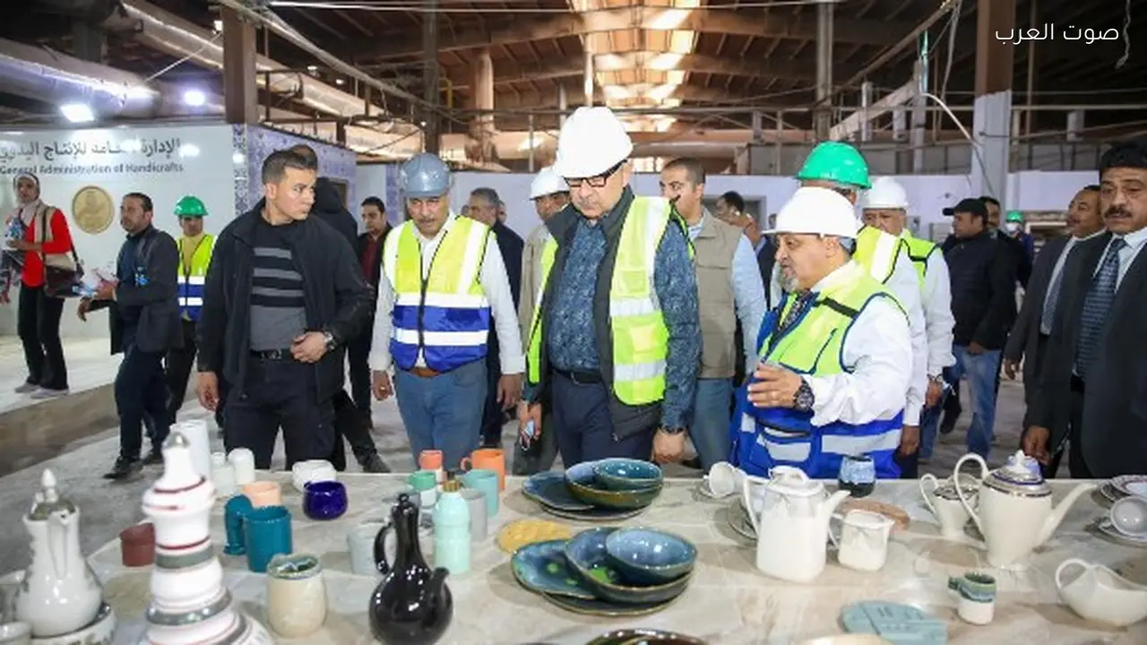 وزير قطاع الأعمال يتفقد مصانع شيني في القليوبية