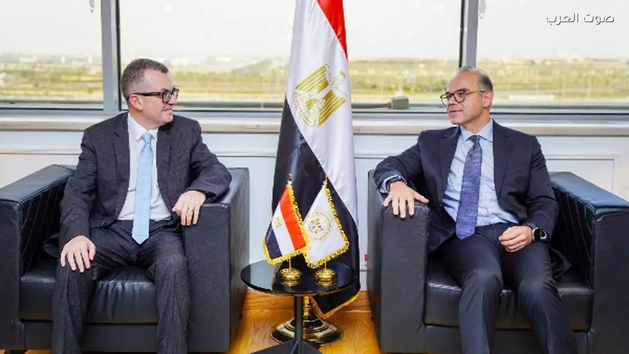 وزيرا التخطيط والاستثمار يناقشان تحديث قياس الادخار القومي