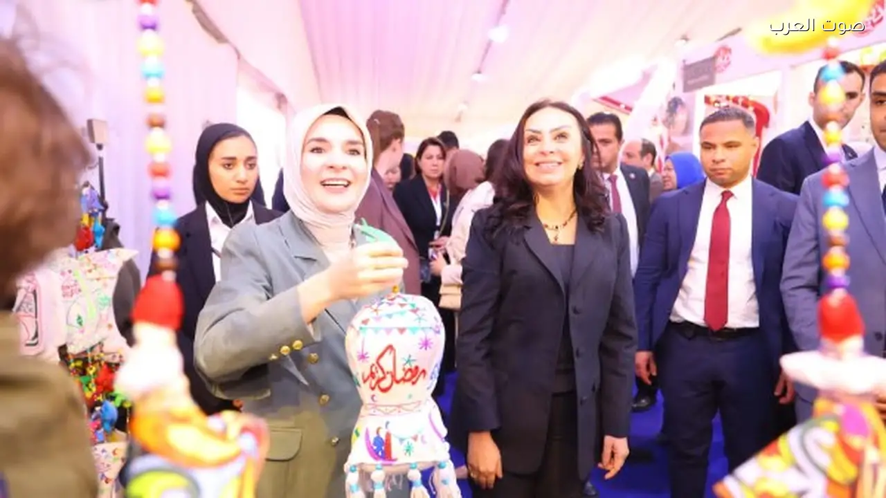 وزيرة الأسرة التركية والدكتورة مايا مرسي يزوران معرض ديارنا للحرف التراثية