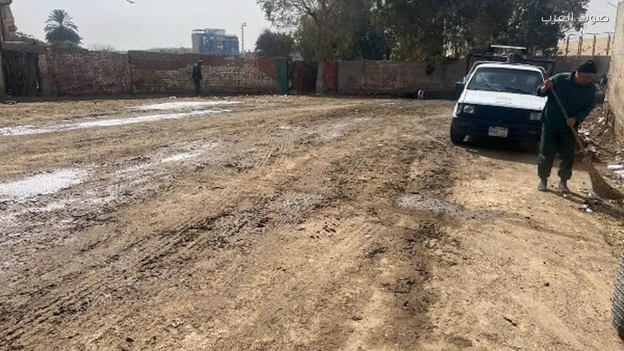 وزيرة البيئة تأمر بالتعامل مع مخلفات شارع قرب الأهرامات
