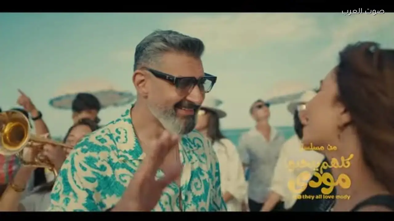 ياسر جلال يروج لمسلسله الجديد “مين اللي ميحبش مودي” بأجواء مبهجة