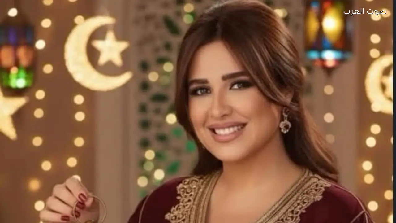 ياسمين عبد العزيز تتألق بإطلالة رمضانية مميزة بالفانوس