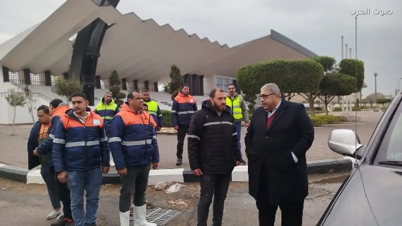 رئيس صرف صحي القاهرة الكبرى يتفقد جهود سحب مياه الأمطار