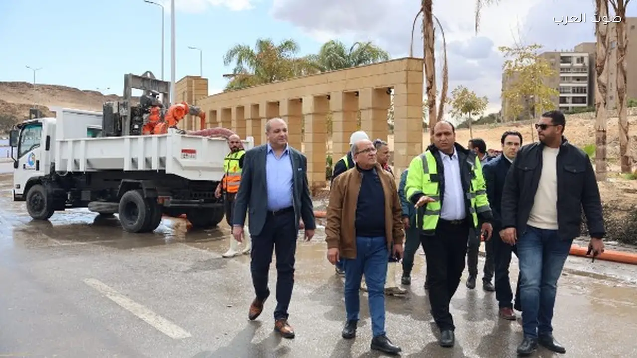 رئيس القابضة للمياه يتابع سحب مياه الأمطار في القاهرة والجيزة