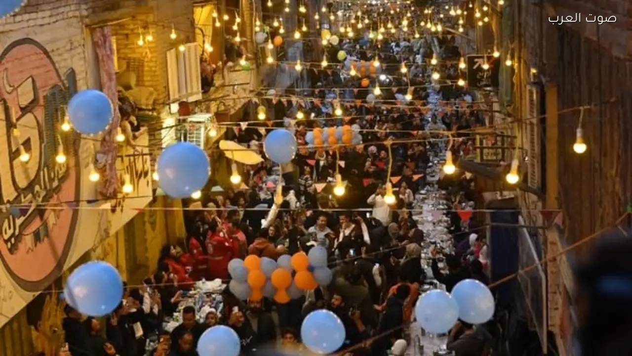 آلاف الأشخاص يتجمعون على أكبر مائدة إفطار رمضانية في المطرية