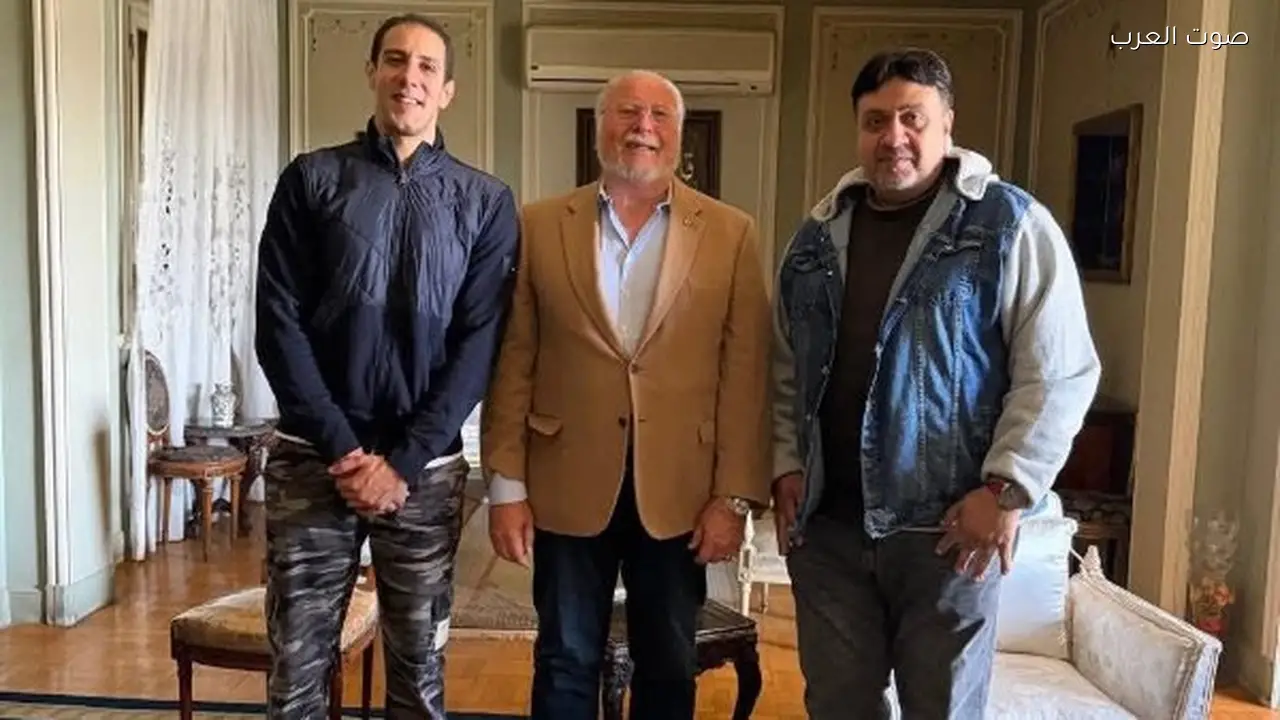 أسرة عبد الحليم حافظ تستقبل أحمد فؤاد الثاني في زيارة خاصة