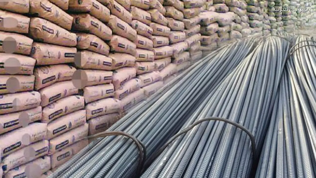 أسعار الحديد تتراجع اليوم في سوق مواد البناء