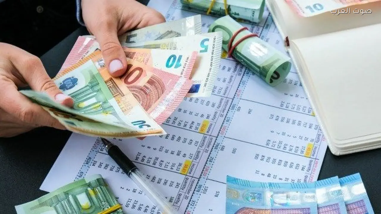 أسعار اليورو مقابل الدولار تتقدم اليوم بدعم محوري