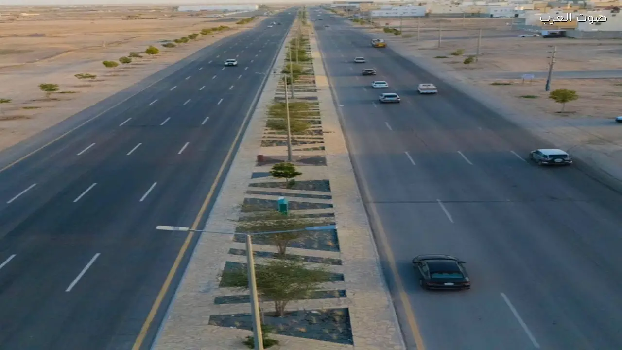 أمانة حفر الباطن تبدأ حملة “أنسَنّاها بحب” لتشجير الطرقات