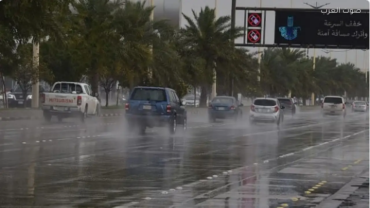 أمطار رعدية ورياح نشطة في عدة مناطق بالمملكة الخميس