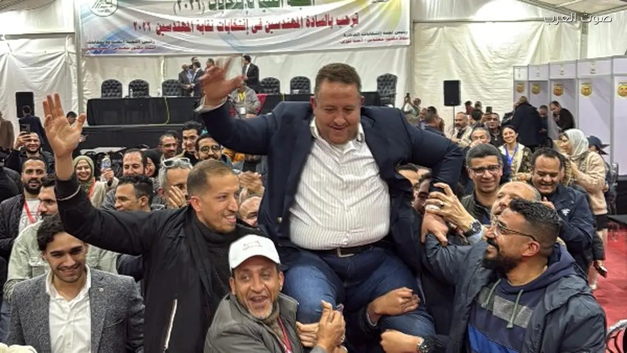 أنصار محمد عبد الغني يحتفلون بفوزه نقيبًا للمهندسين