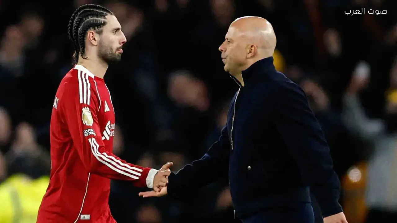 إشارات مقلقة حول موقف لاعبي وجماهير ليفربول تجاه المدرب سلوت