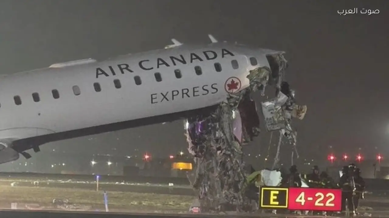 إصابة 4 أشخاص في حادث طائرة بشاحنة إطفاء بمطار لاجوارديا