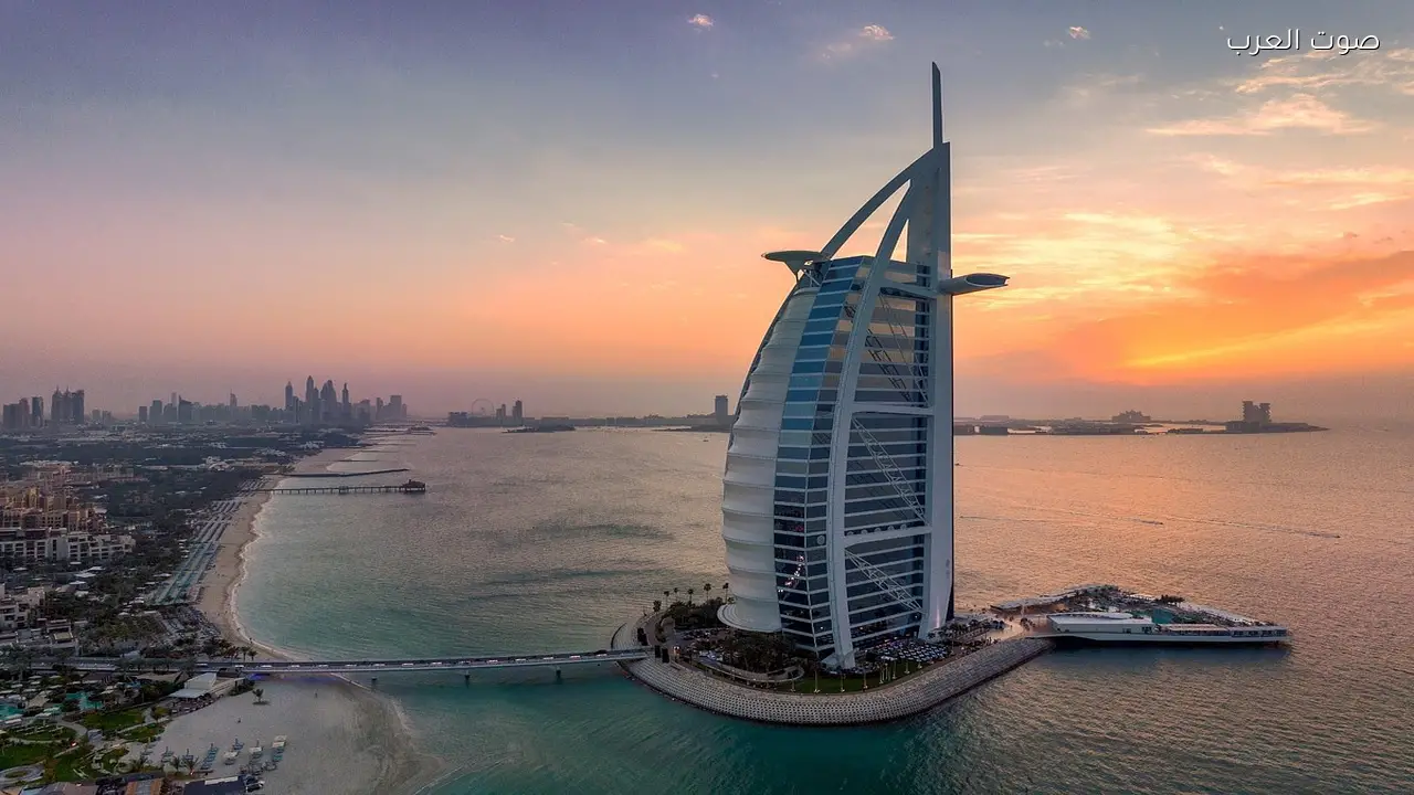 إصابة 4 أشخاص في حريق منزل بالإمارات بسبب شظايا جوية