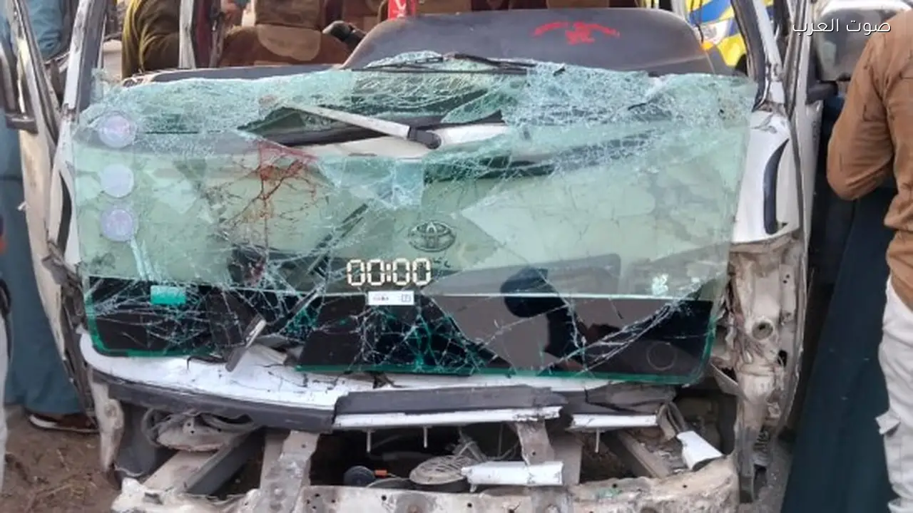 إصابة 6 في تصادم سيارتين بأسيوط