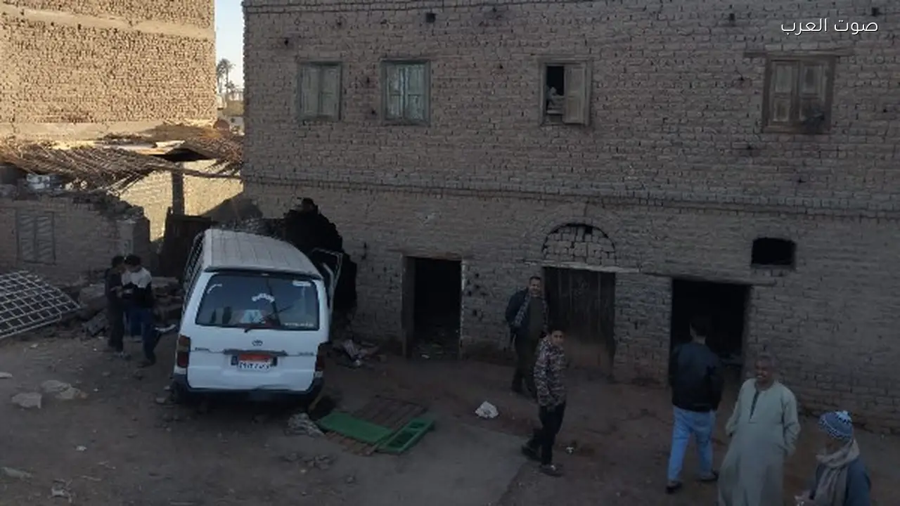 إصابة 7 في حادث اصطدام ميكروباص بحائط منزل في أسيوط