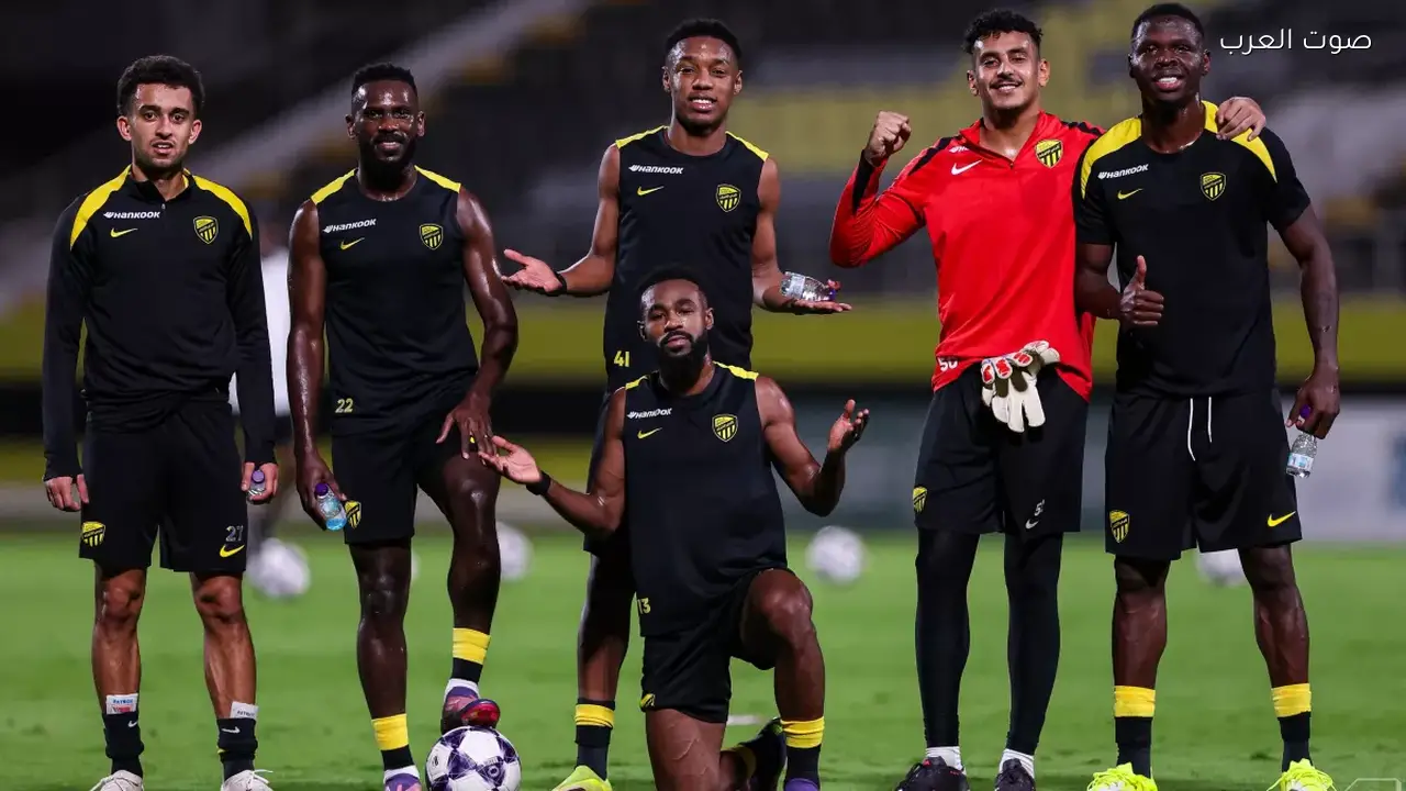 إصابة لاعب الاتحاد تثير القلق قبل ديربي الأهلي في دوري روشن