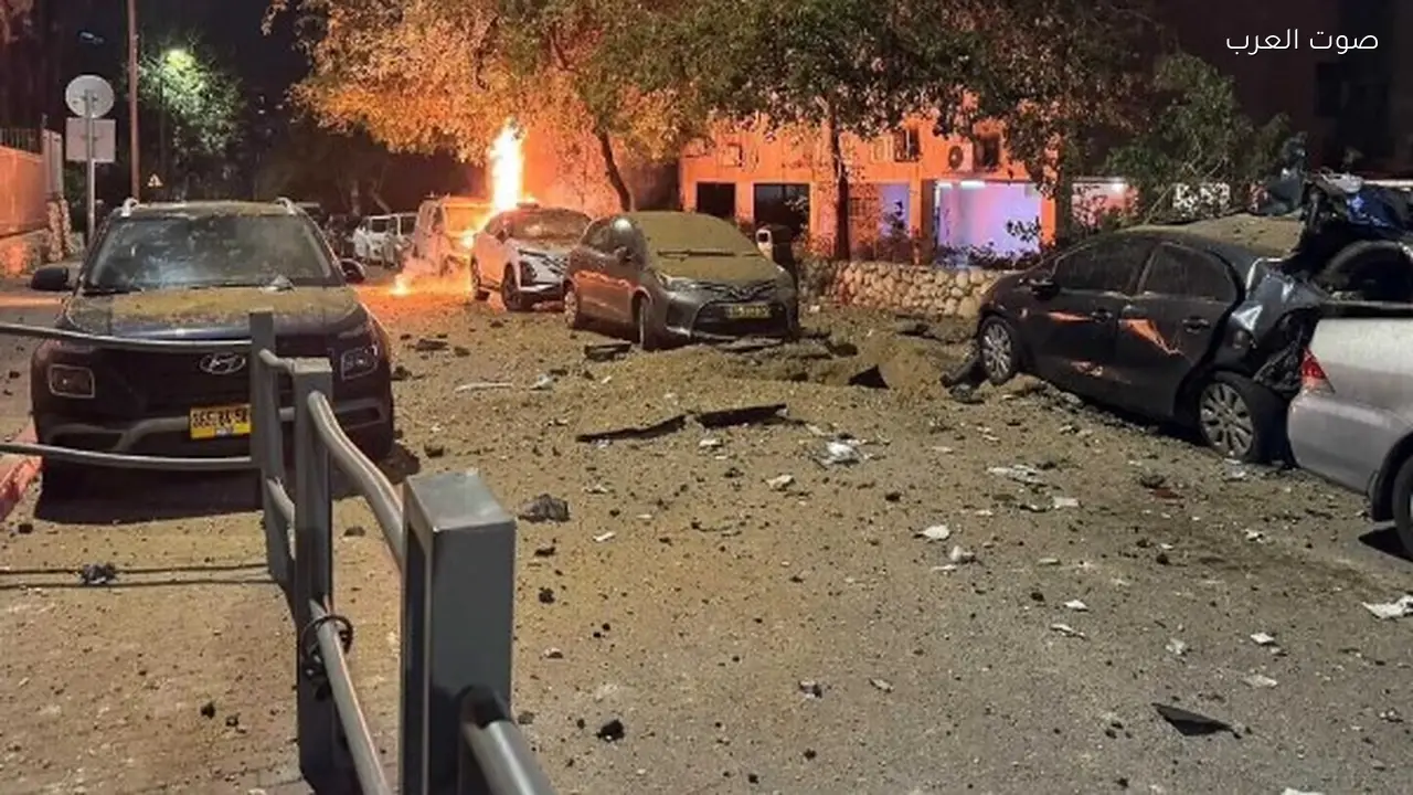 إيران تطلق صواريخ باليستية تهدد إسرائيل بالذخائر العنقودية