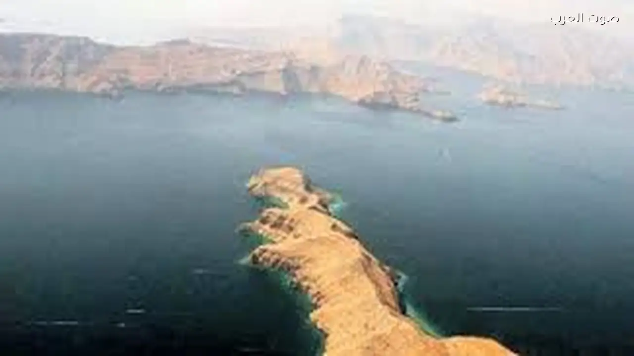 إيران تعرض فتح مضيق هرمز مقابل الدفع باليوان الصيني