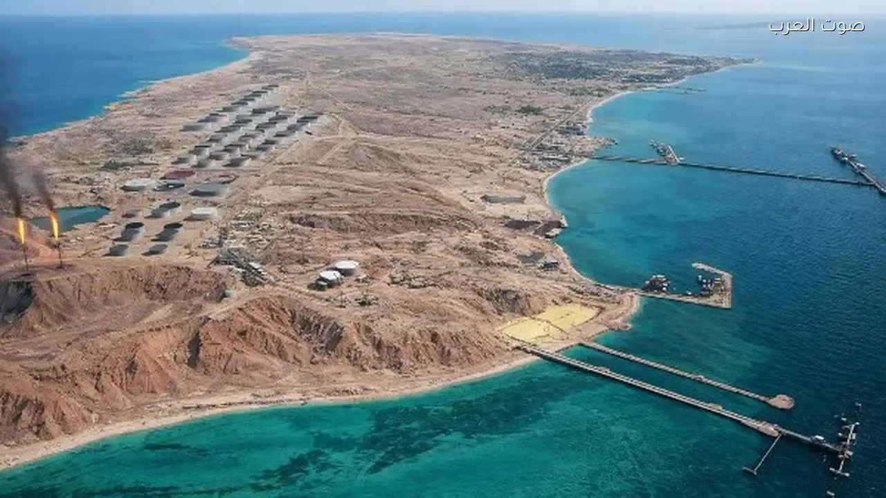 إيران تعزز وجودها العسكري في جزيرة الخارك تحسبًا لأي هجوم أمريكي