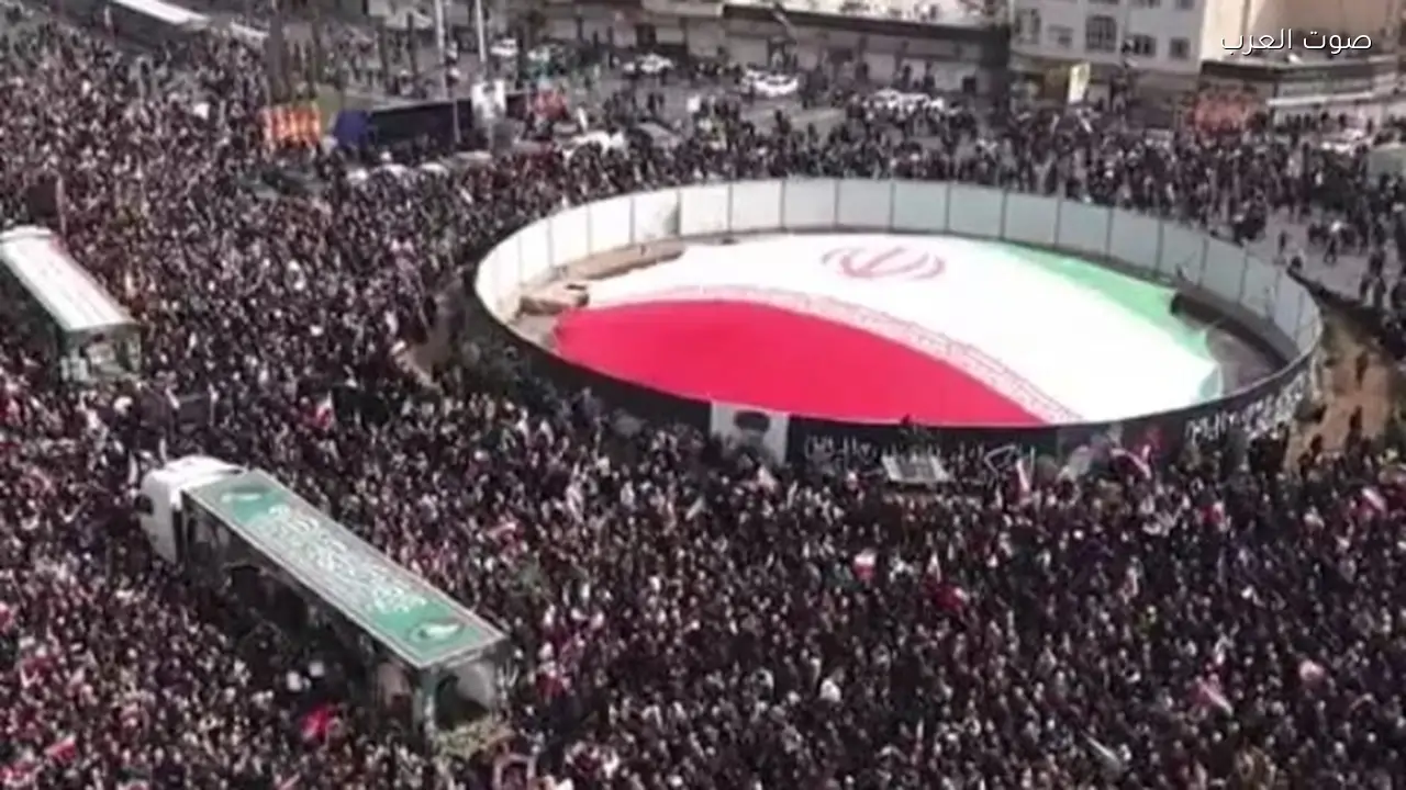 إيران: جنازة عسكرية مهيبة لعشرات الآلاف من القادة والمدنيين