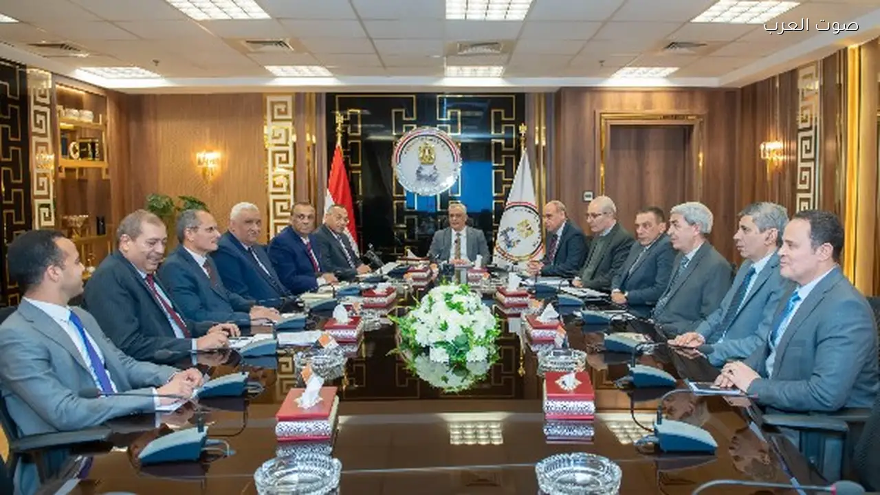 اجتماع وزير الإنتاج الحربي مع رؤساء شركات الذخائر