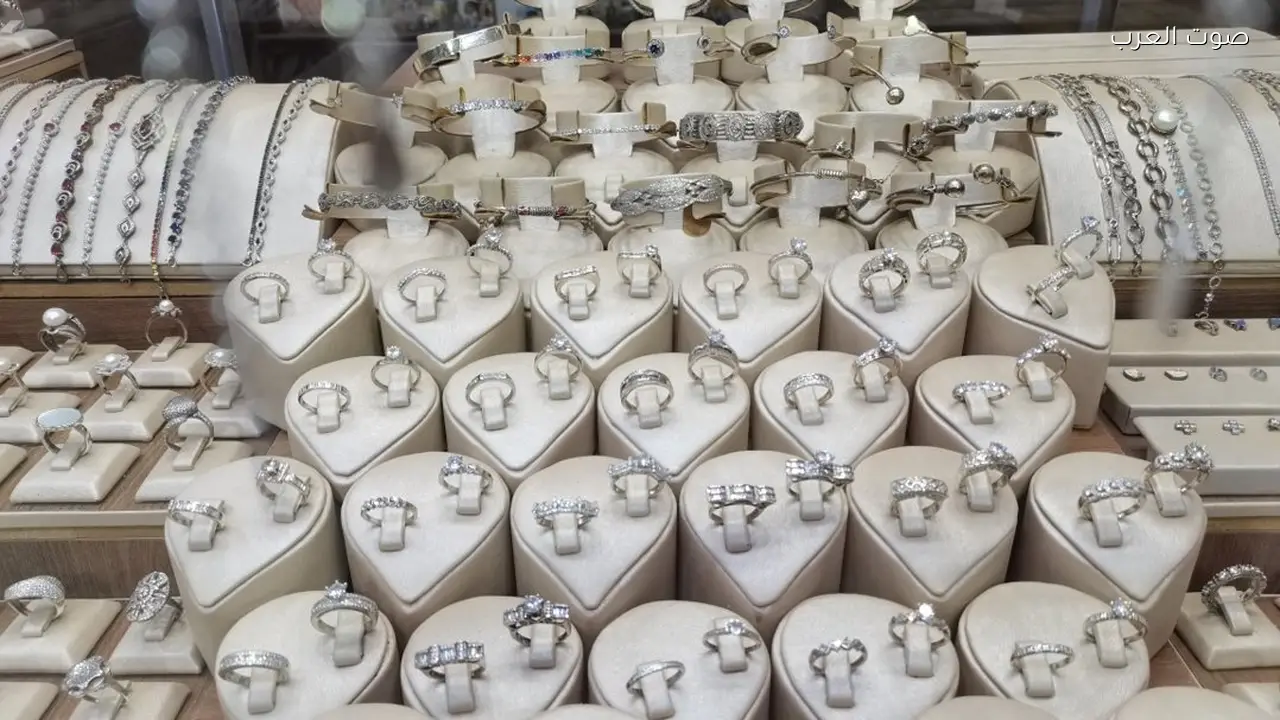 ارتفاع أسعار الفضة 11% عالمياً و1.2% محلياً بسبب التوترات الأمريكية الإيرانية