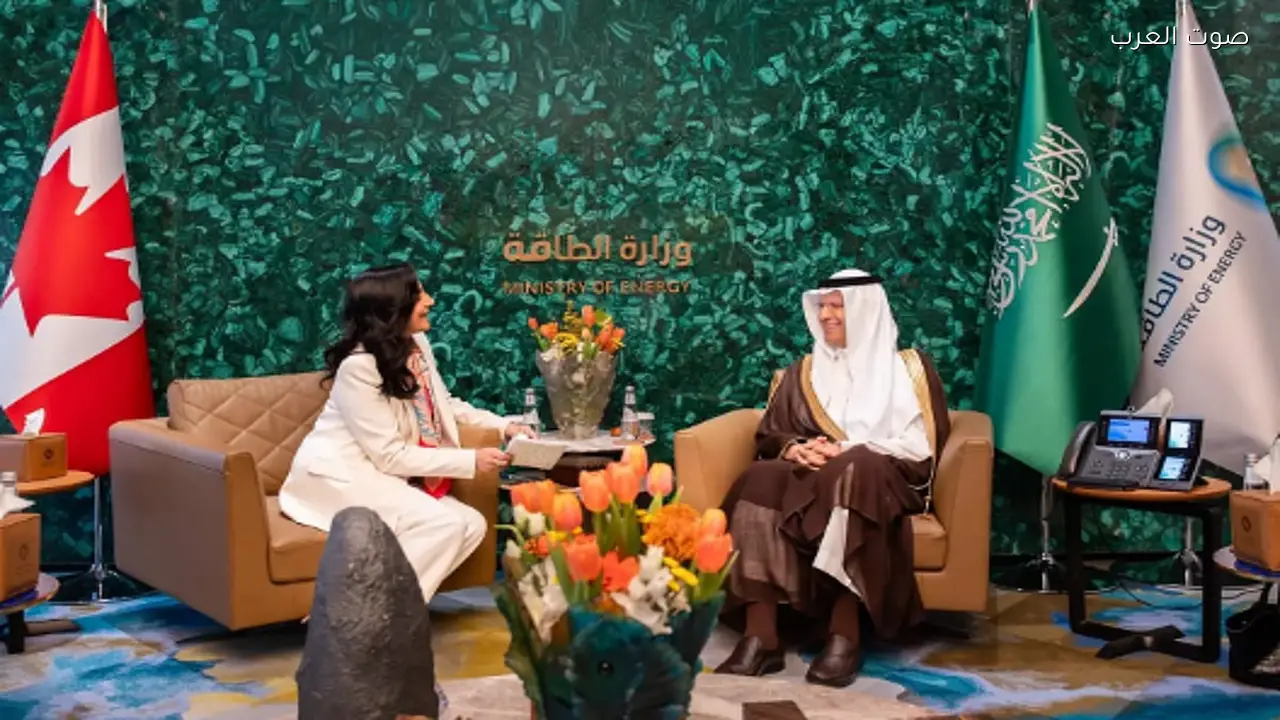 الأمير عبدالعزيز بن سلمان يناقش تعزيز التعاون مع وزيرة خارجية كندا