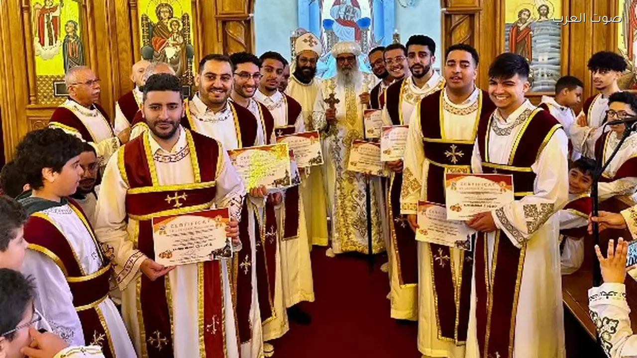 الأنبا لوقا يكرم شمامسة جدد في كنيسة العذراء بجنيف