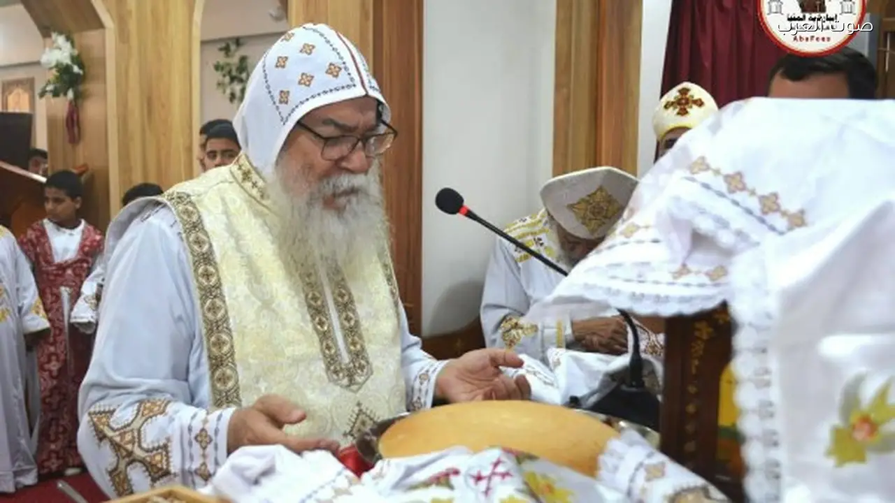 الأنبا مكاريوس يترأس قداس عيد نياحة الأم سارة في المنيا
