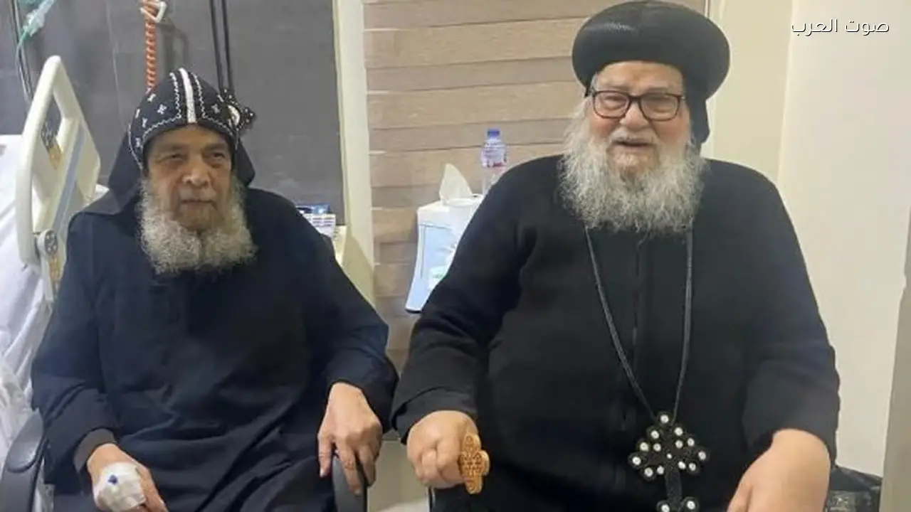 الأنبا موسى يزور الأنبا إيسيذوروس في مستشفى مركز الحياة