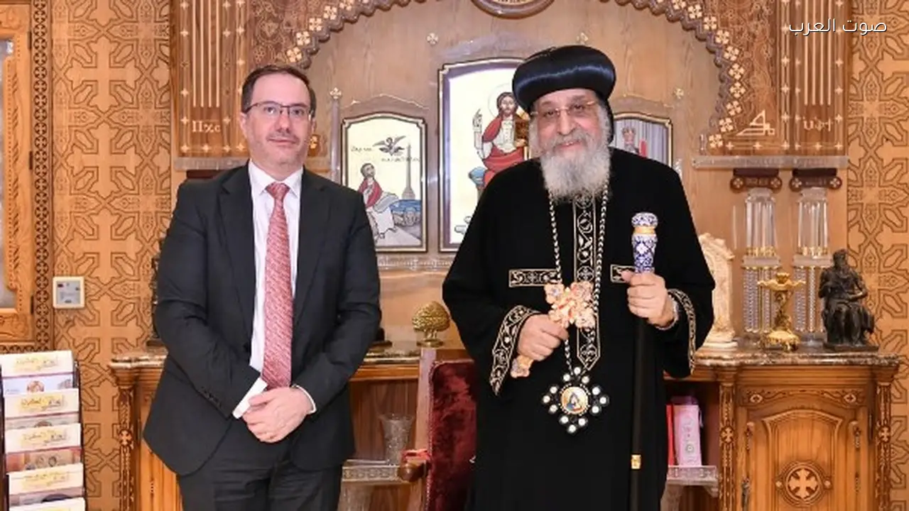البابا تواضروس يستقبل السفير البريطاني ويبحث تاريخ الكنيسة القبطية