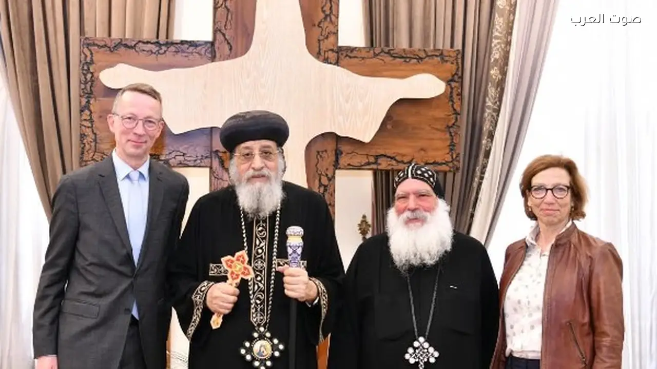 البابا تواضروس يلتقي الأنبا دميان ووفد ألماني