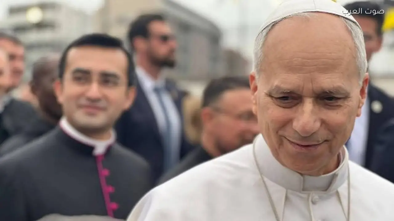 البابا لاون يزور رعية في روما ويطالب بوقف العنف بالشرق الأوسط