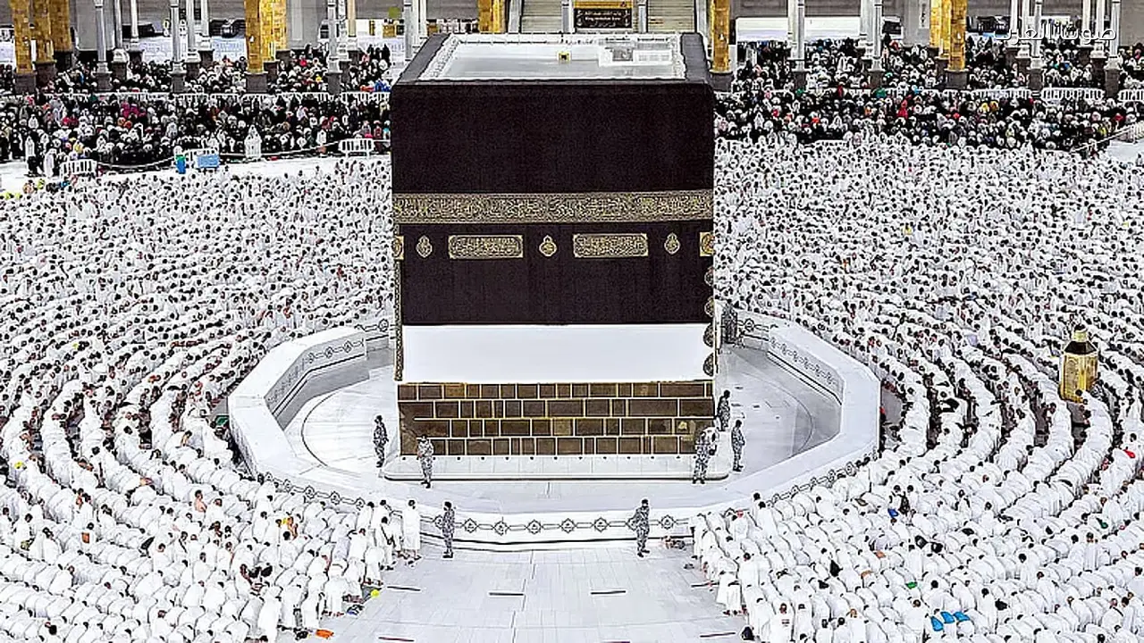 «الحج» توصي المعتمرين بعدم الافتراش في ممرات وساحات الحرمين