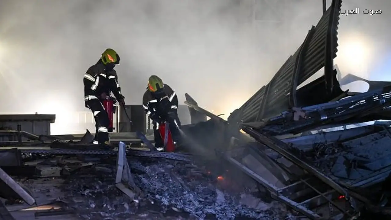 الدفاع المدني البحريني يسيطر على حريق في منشأة شركة بسبب العدوان الإيراني