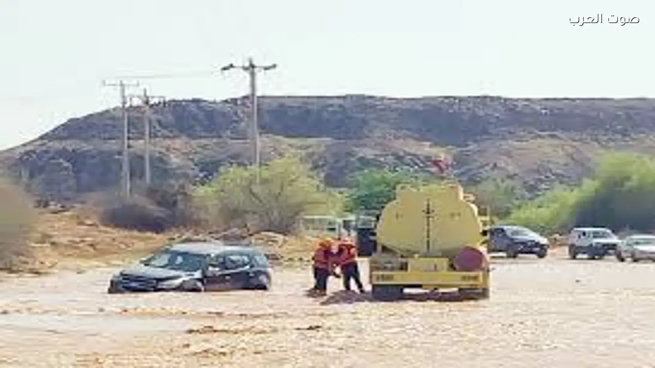 الدفاع المدني يحذر من الاقتراب من السيول والأودية بسبب الأمطار حتى الخميس