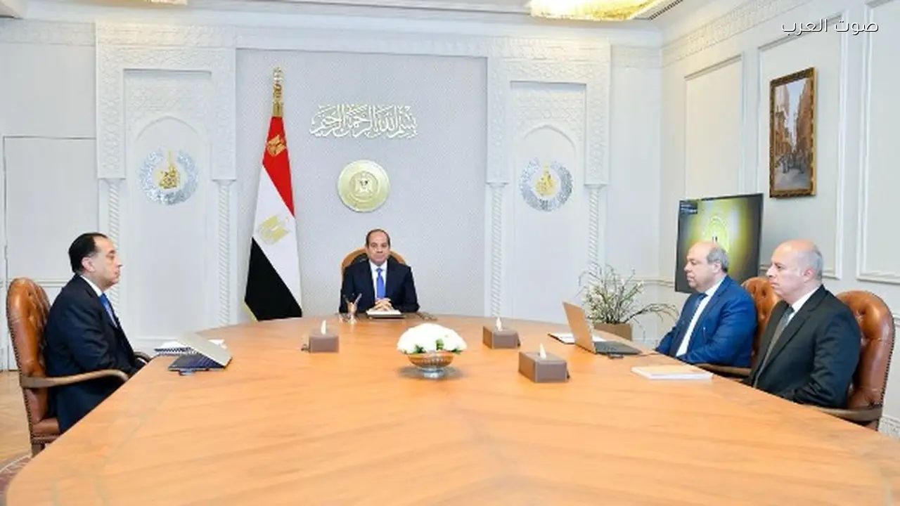 الرئيس السيسي يراقب تطوير المطارات المصرية مع وزارة الطيران المدني