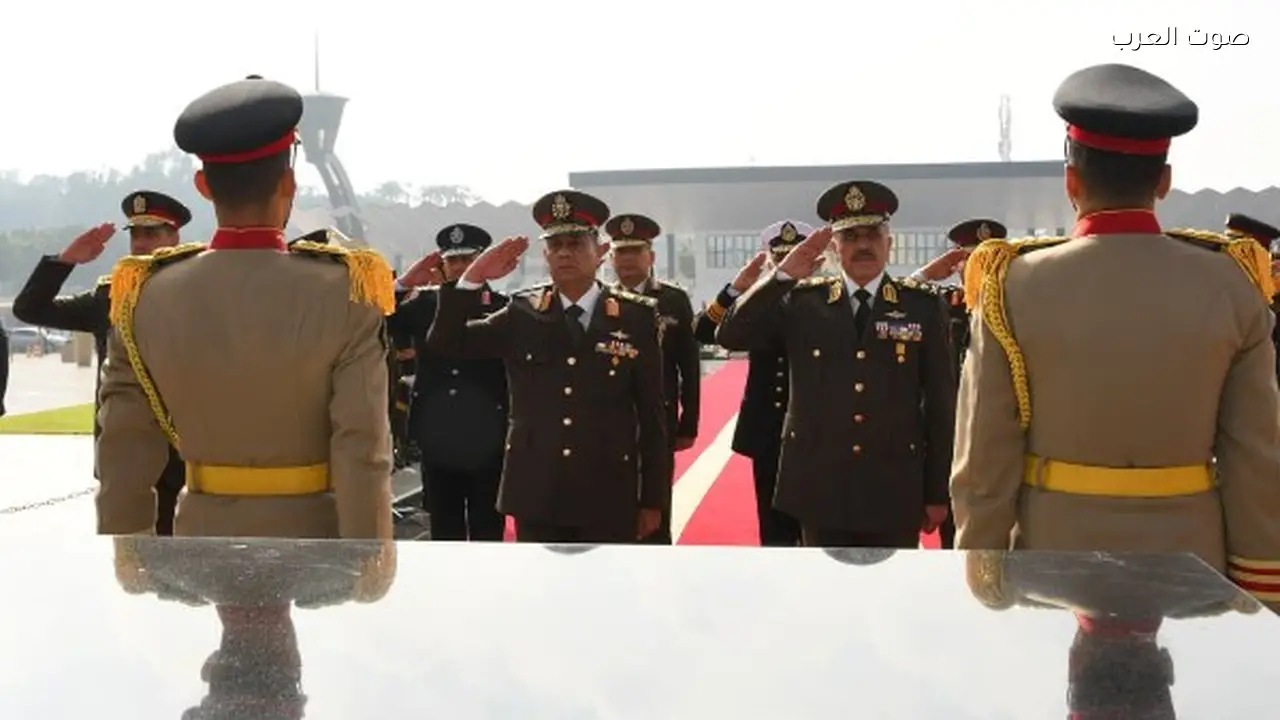 الرئيس السيسي ينيب وزير الدفاع لوضع إكليل زهور على نصب الشهداء