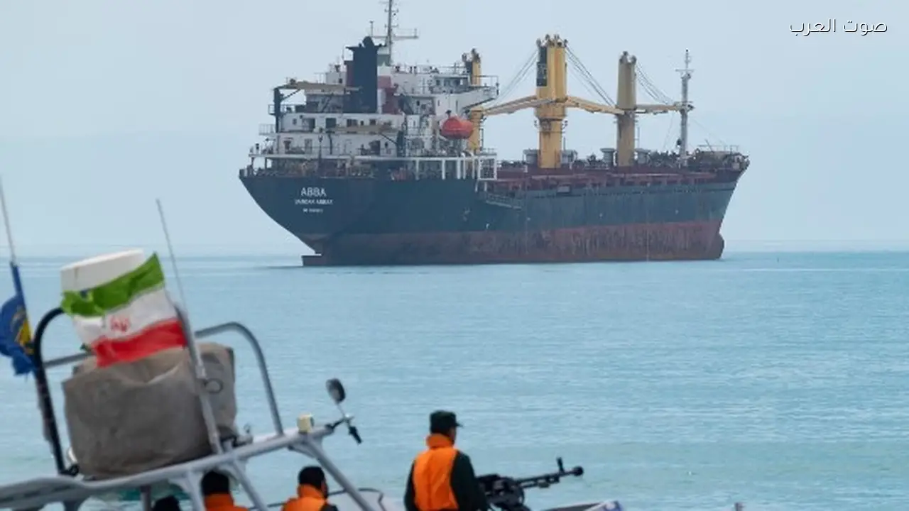 السفن تستطيع عبور مضيق هرمز بالتنسيق مع البحرية الإيرانية