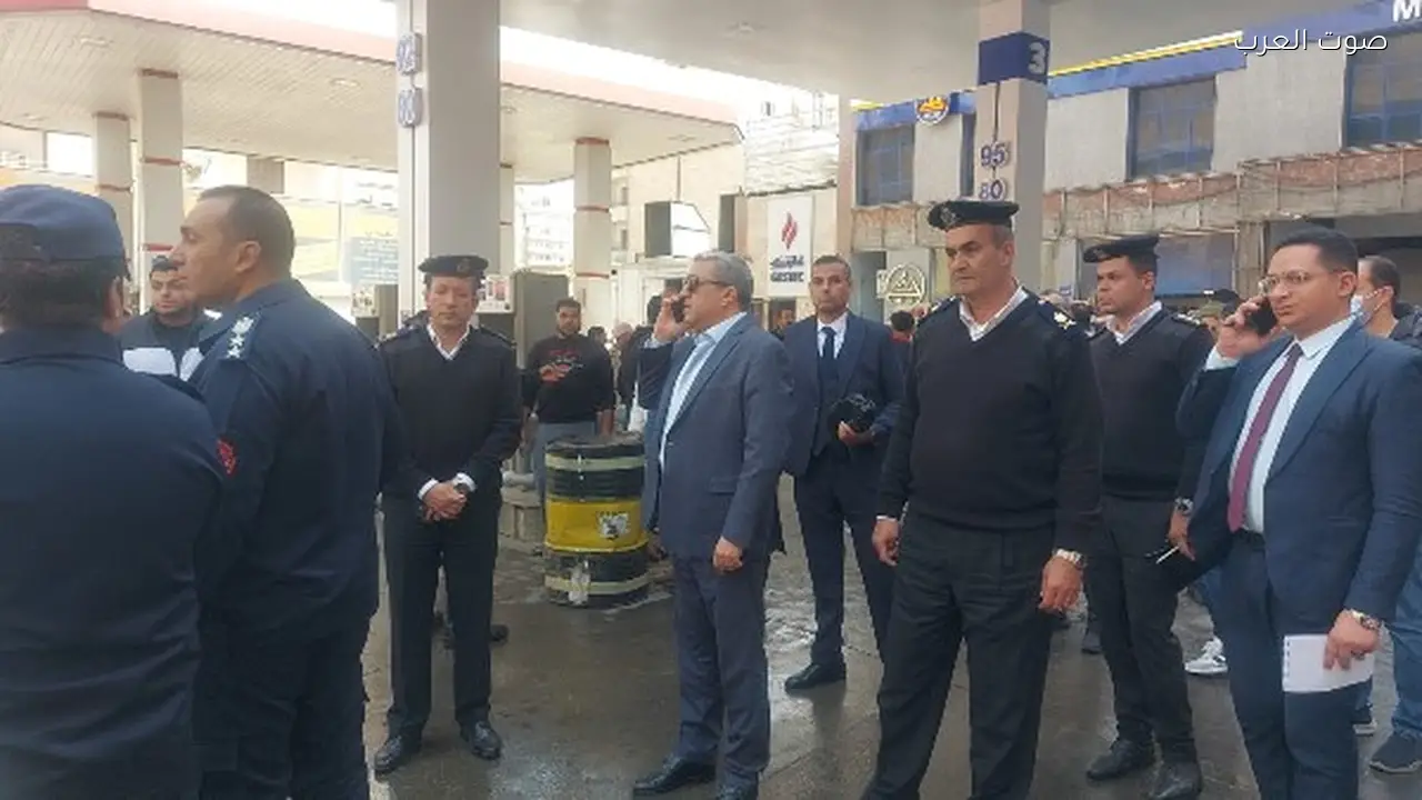 السيطرة على حريق كبير بمحل ملابس في أسيوط قبل انتشار النيران لمحطة وقود